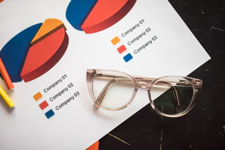 Bitcoin Cash vs Bitcoin: What’s the Difference? — side-by-side comparison concept
